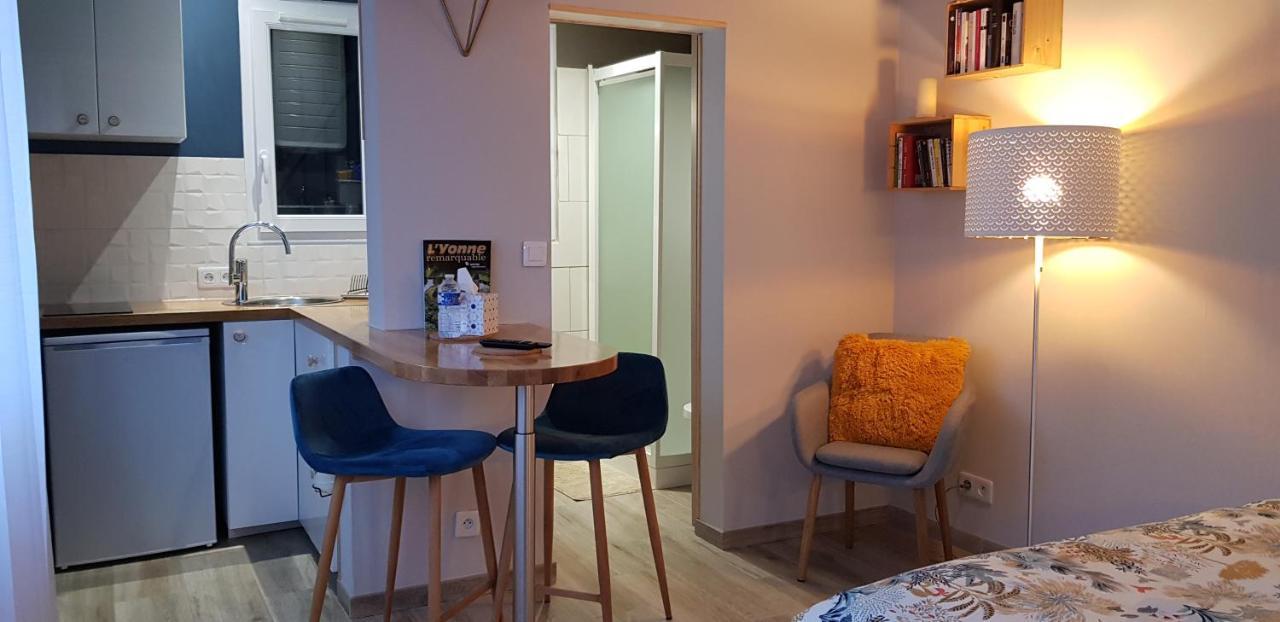 Agreable Petite Maison Proche Joigny Chamvres Exteriér fotografie