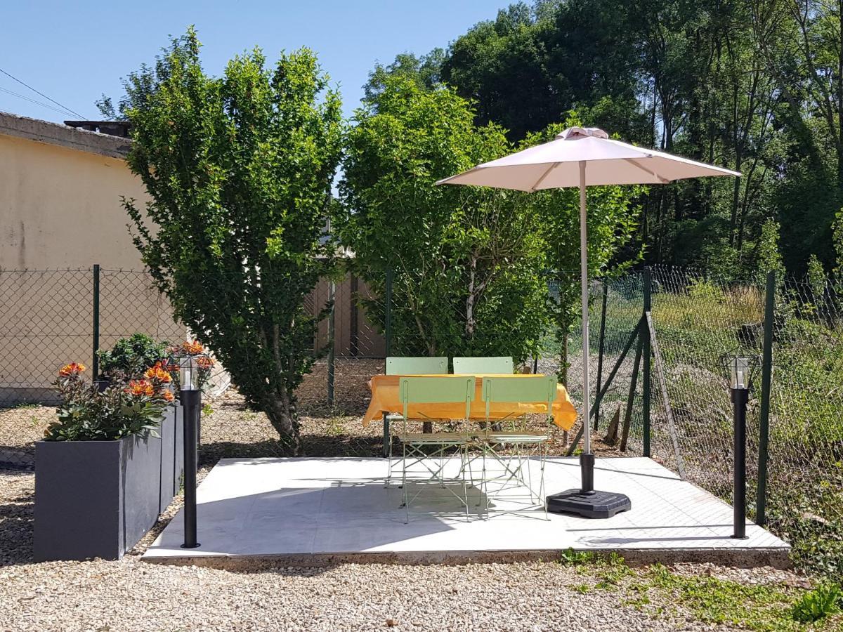 Agreable Petite Maison Proche Joigny Chamvres Exteriér fotografie